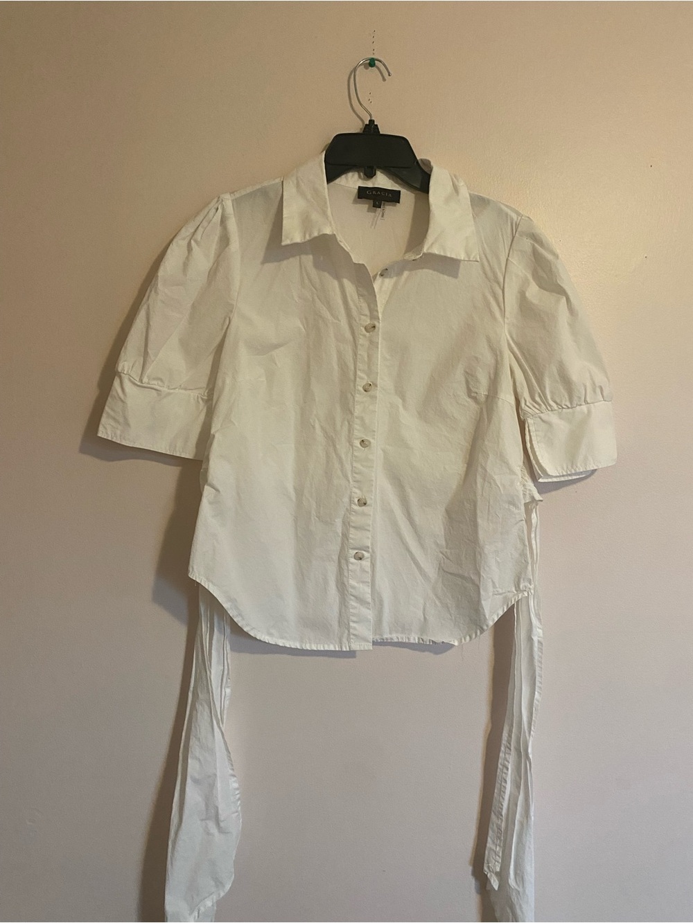 Gracia Black Logo Label on White Garment
